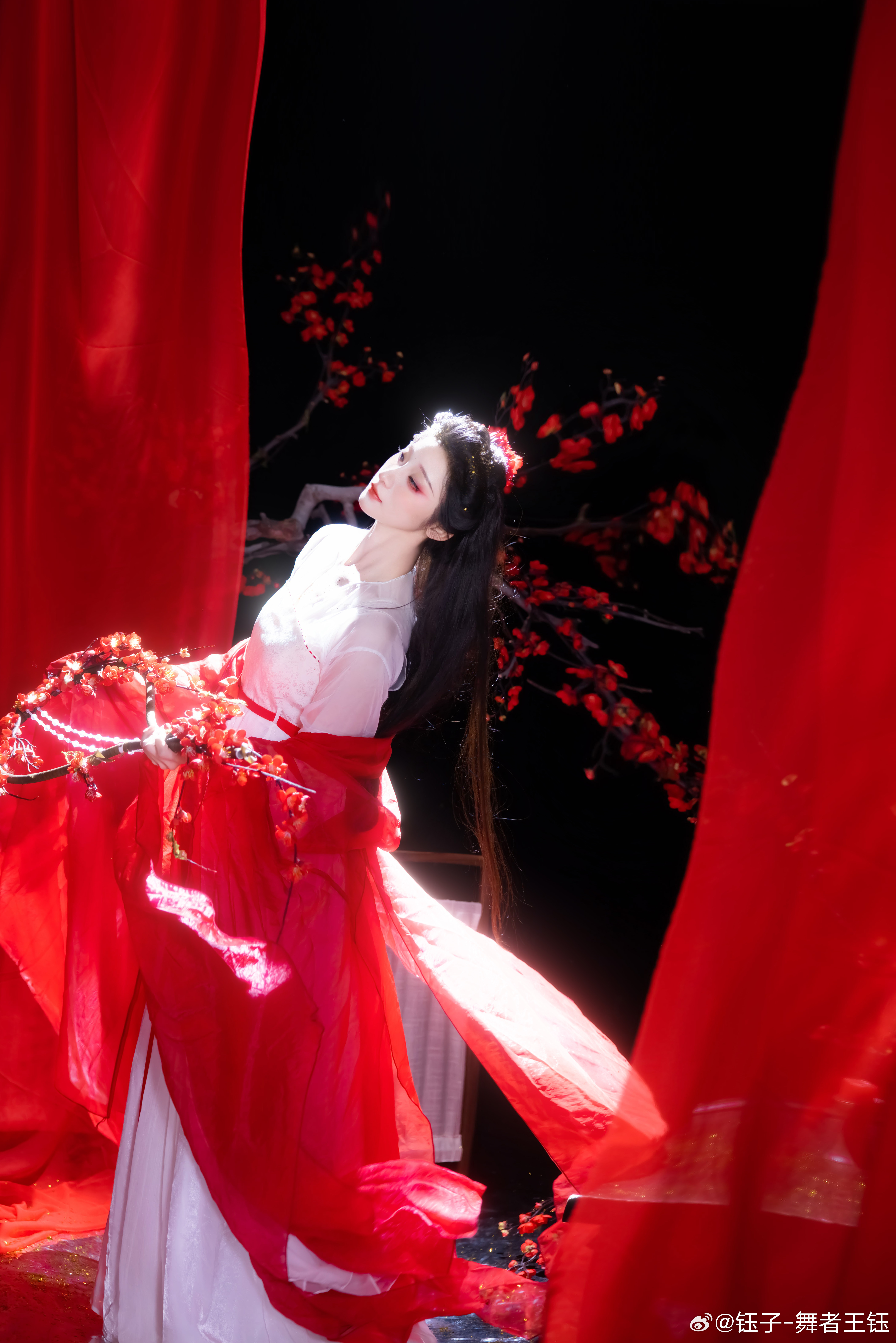 红梅白雪时尚博主穿什么美女穿搭古风 ​​​