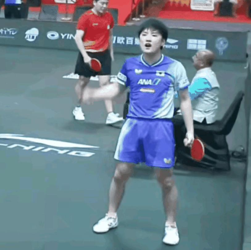 大多数是人不喜欢张本智和的原因：
赢了球疯狂咆哮
输了球一声不吭，垂头丧气，满脸