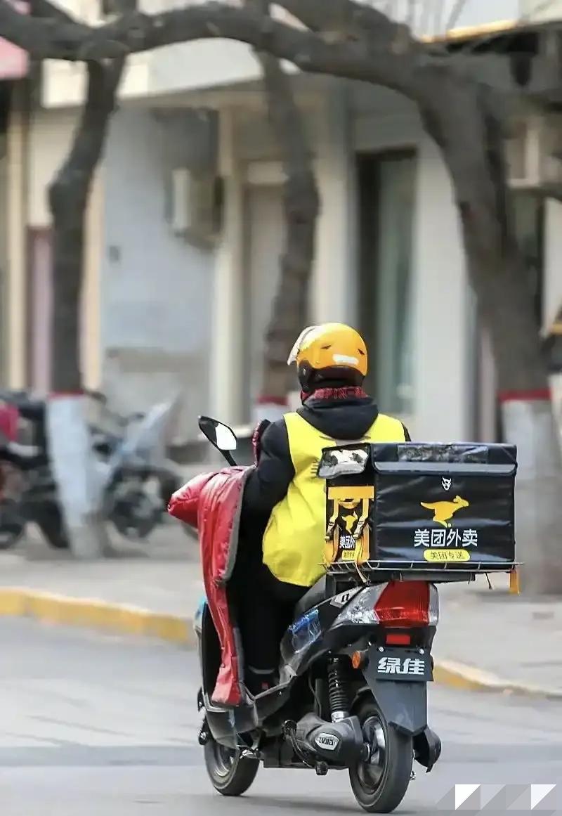 看到报道，说广东中山两家炒饭，蒸饭门店根本没人去店里吃饭，全是外卖，店里卫生很差
