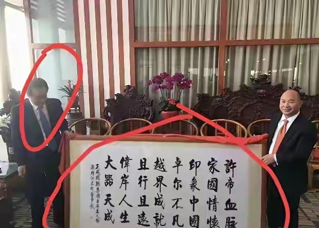 资本能使文化低头，能让人弯曲脊梁[捂脸]