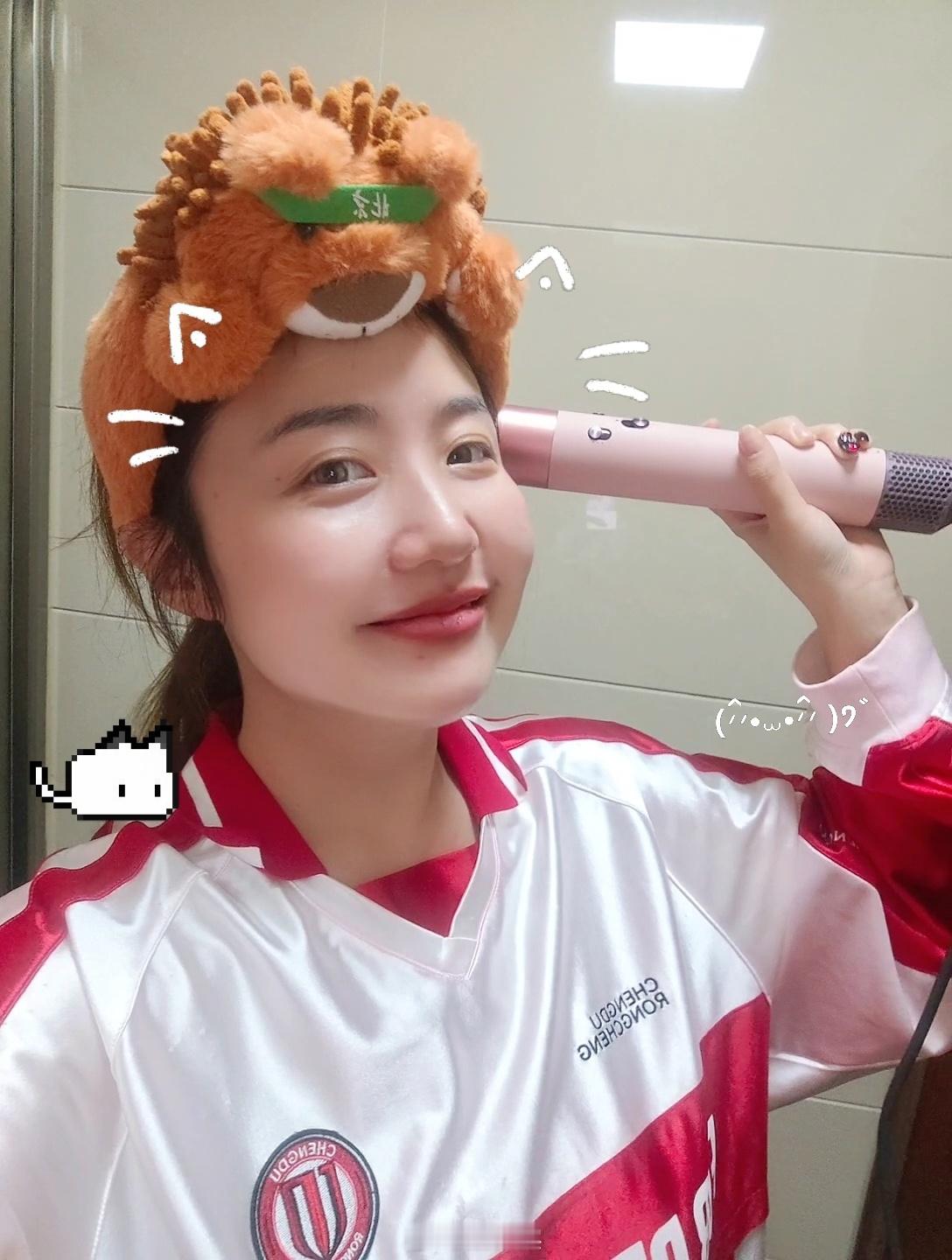 当吹头发吹到一半想要敷面膜突然找不到发卡时……北京狮子出现了[doge]拥有各队