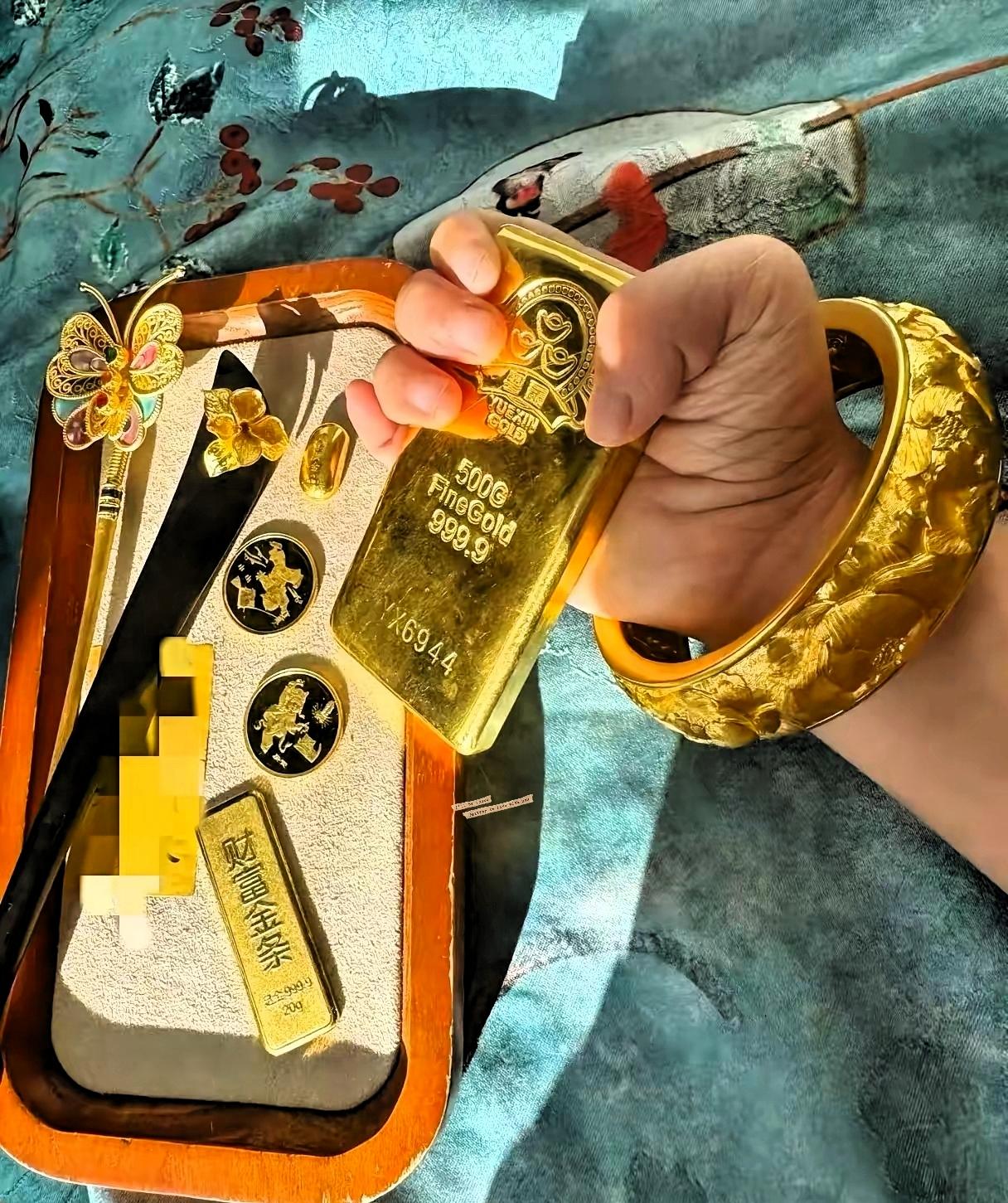 跌！继续下跌！
黄金、白银，全都暴跌！
3月6日，今天金价是1133/克，前几天