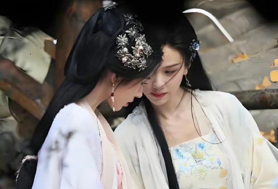 陈都灵请鞠婧祎剧组喝饮料，两个姐姐都很好！陈都灵人美心善！期待两位姐姐再次合作！
