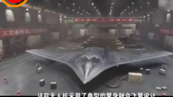 中国超大型隐身无人机开始试飞了，在国际上引起了巨大的反响！据新闻报道，这款飞机翼