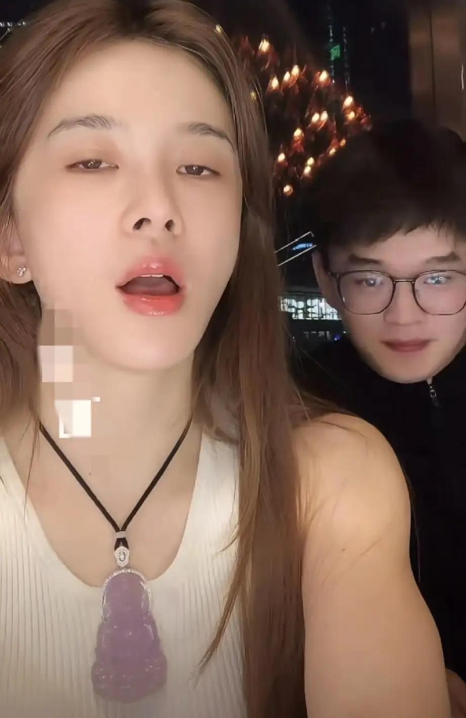 赵樱子说的小12岁顶流男明星男友就是这个圆墩弟弟⁉️😱
我不信，拿出来挡枪的吧