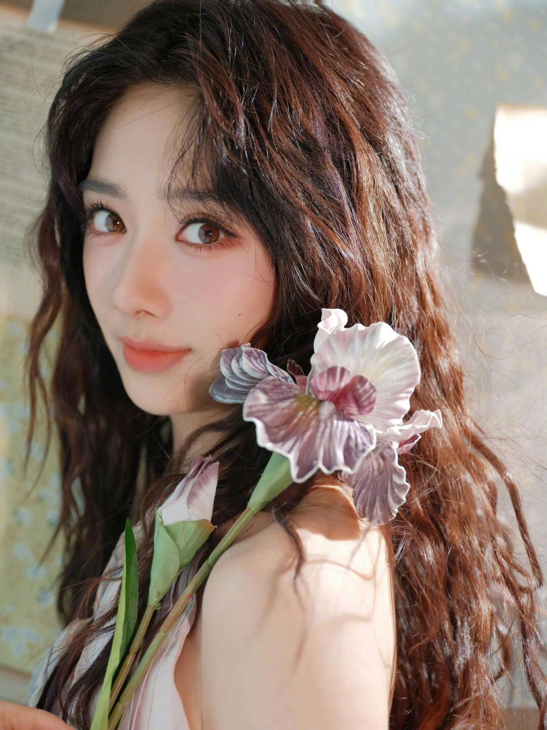 王影璐《献鱼》剧宣冰透芭乐妆[点赞] ​​​