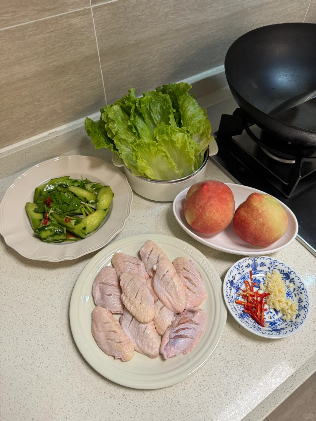 晚餐❤️可乐鸡翅🌟蒜蓉生菜🥬凉拌黄瓜