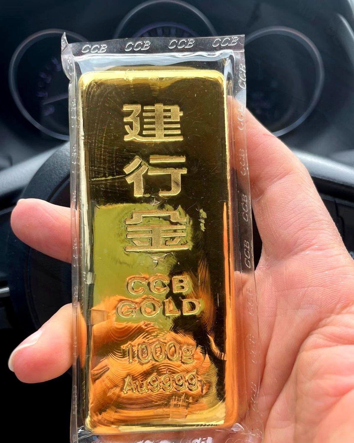 月薪五千，黄金一跌就心慌。
月薪三万，金价越跌越加仓。
差距不在钱，在“心理账户