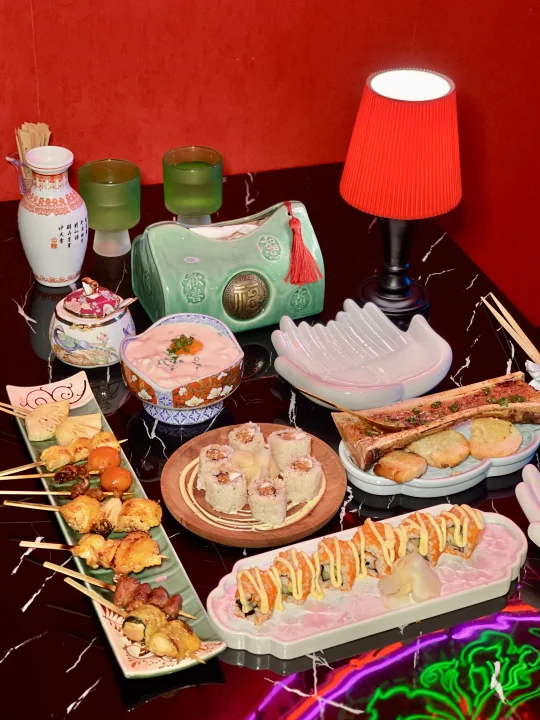 深夜治愈神器！居酒屋里藏着游戏厅，也太会