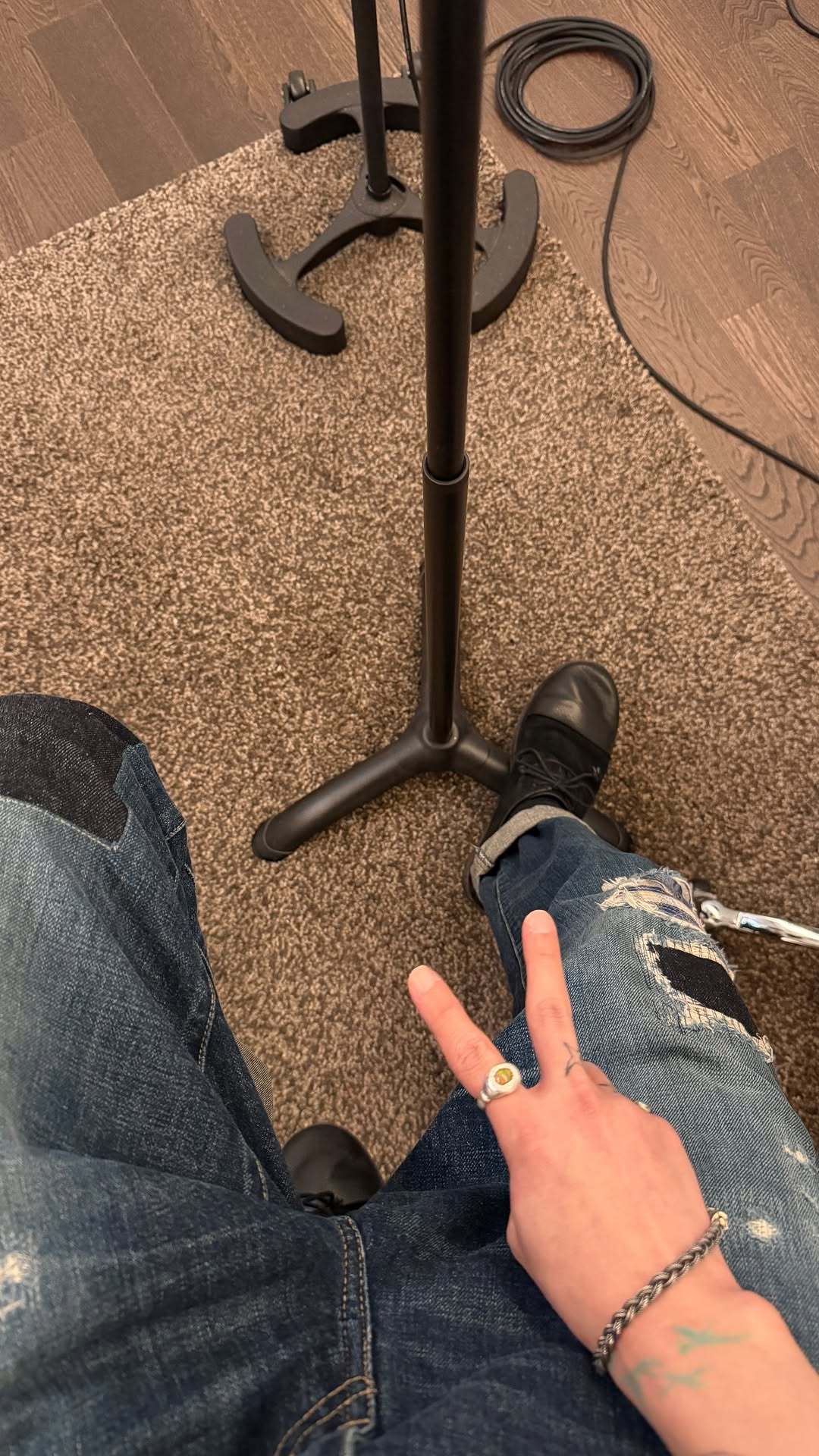 “CB百蓝_。260709金钟云 ins story更新： 