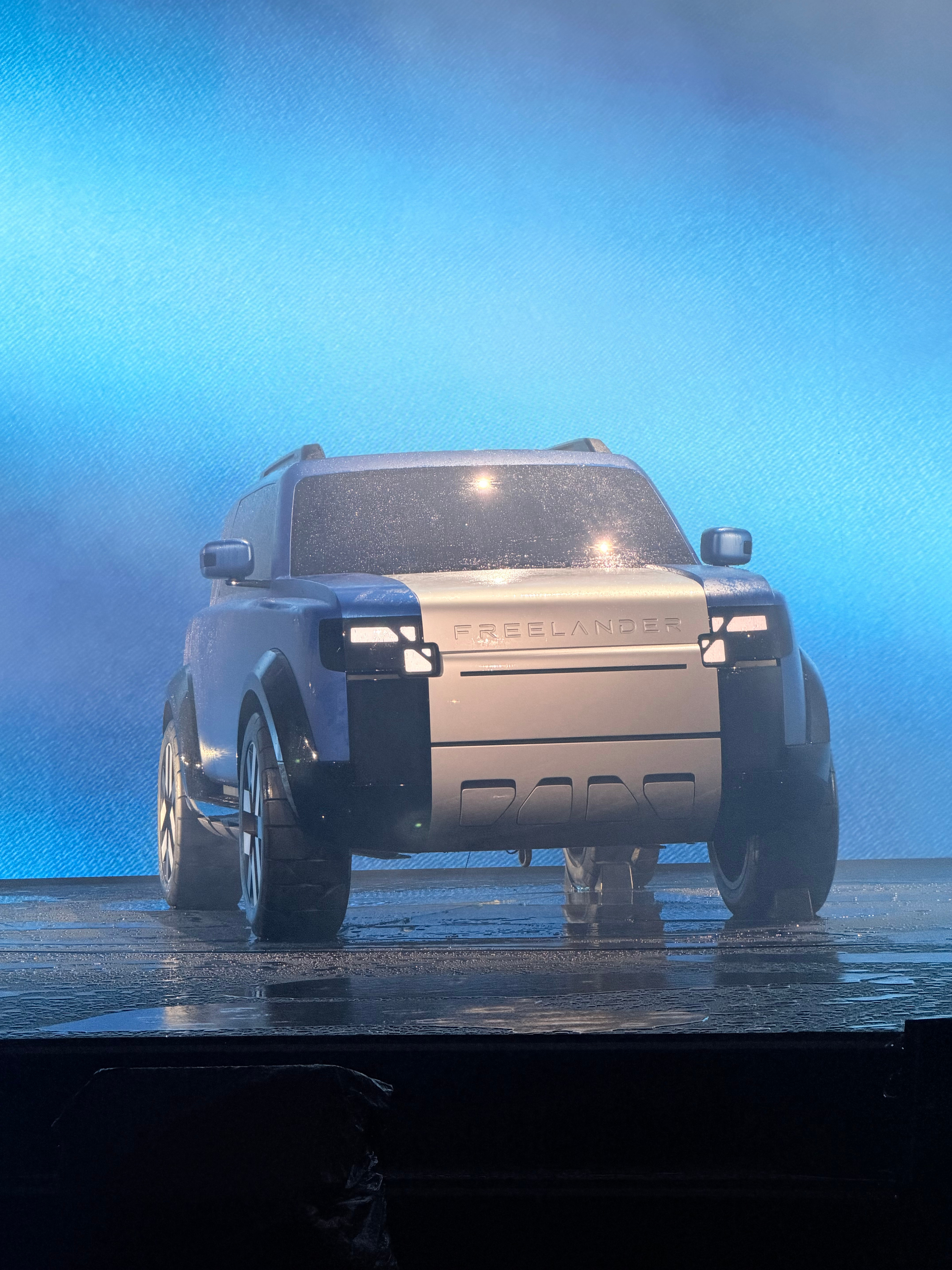 FREELANDER神行者看到了真是全地形suv了这设计太帅了～上海滩硬核派对F