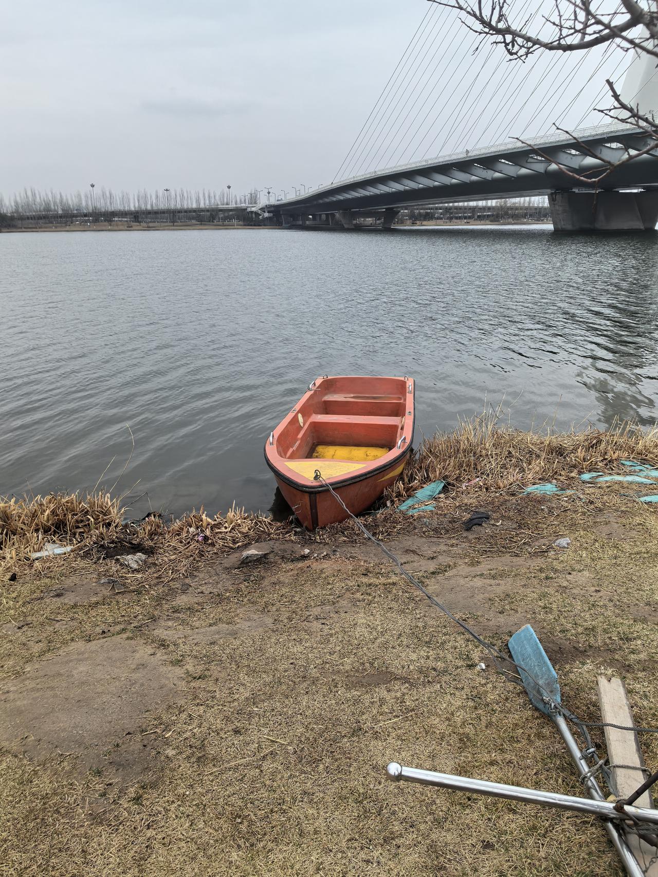 偶尔在河边拍得一张自己觉得很有意境的图片，友友们评点评点还有哪些不足！