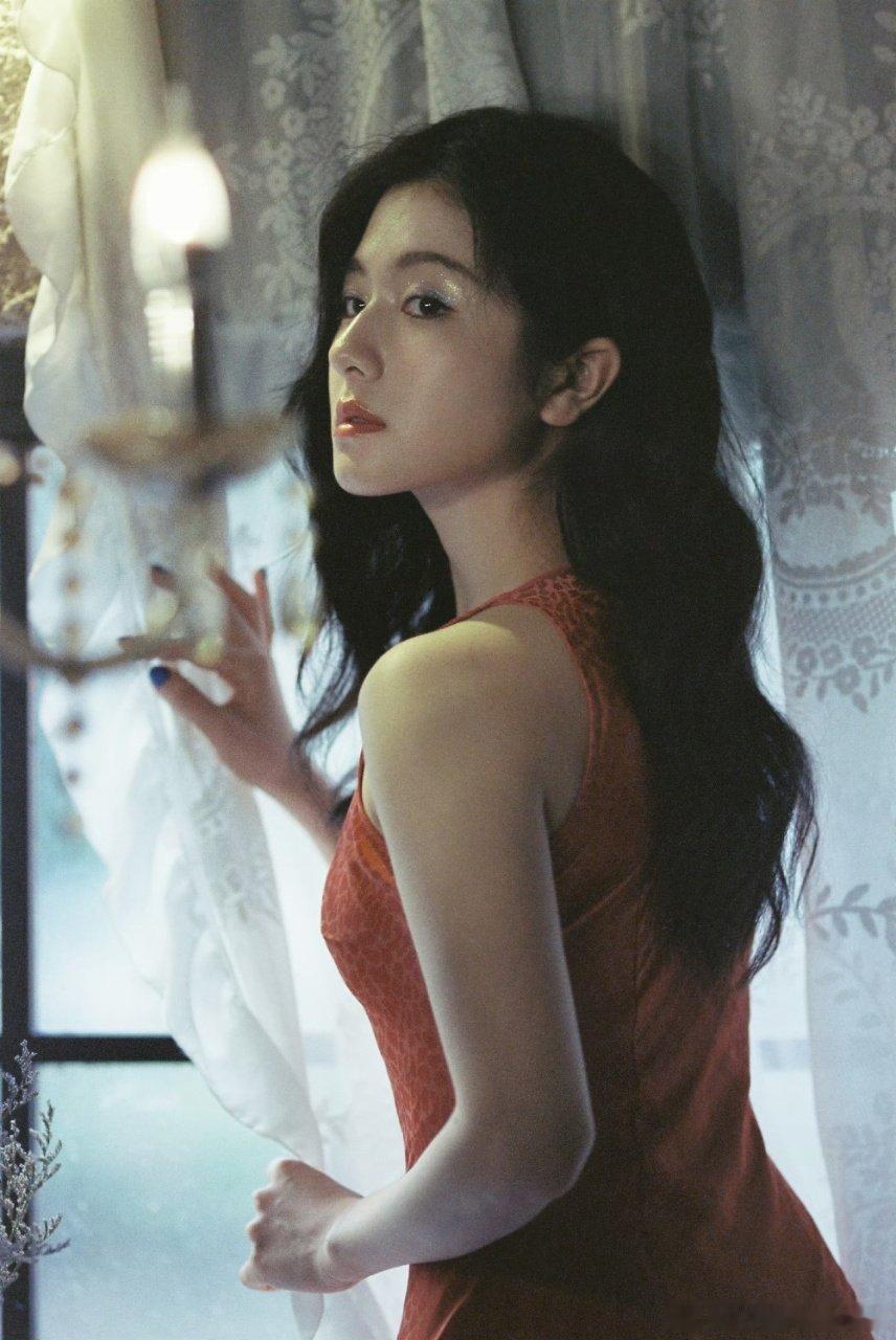 李兰迪端午语音祝福李兰迪端午红裙写真 李兰迪端午红裙写真🈶 