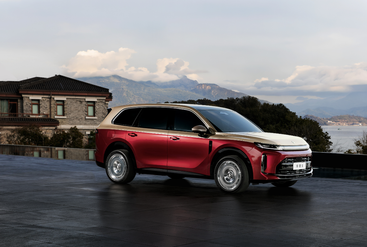 新能源下半场，拼的是谁能把智能落地。新能源车的上半场拼电动化，下半场看智能化。最