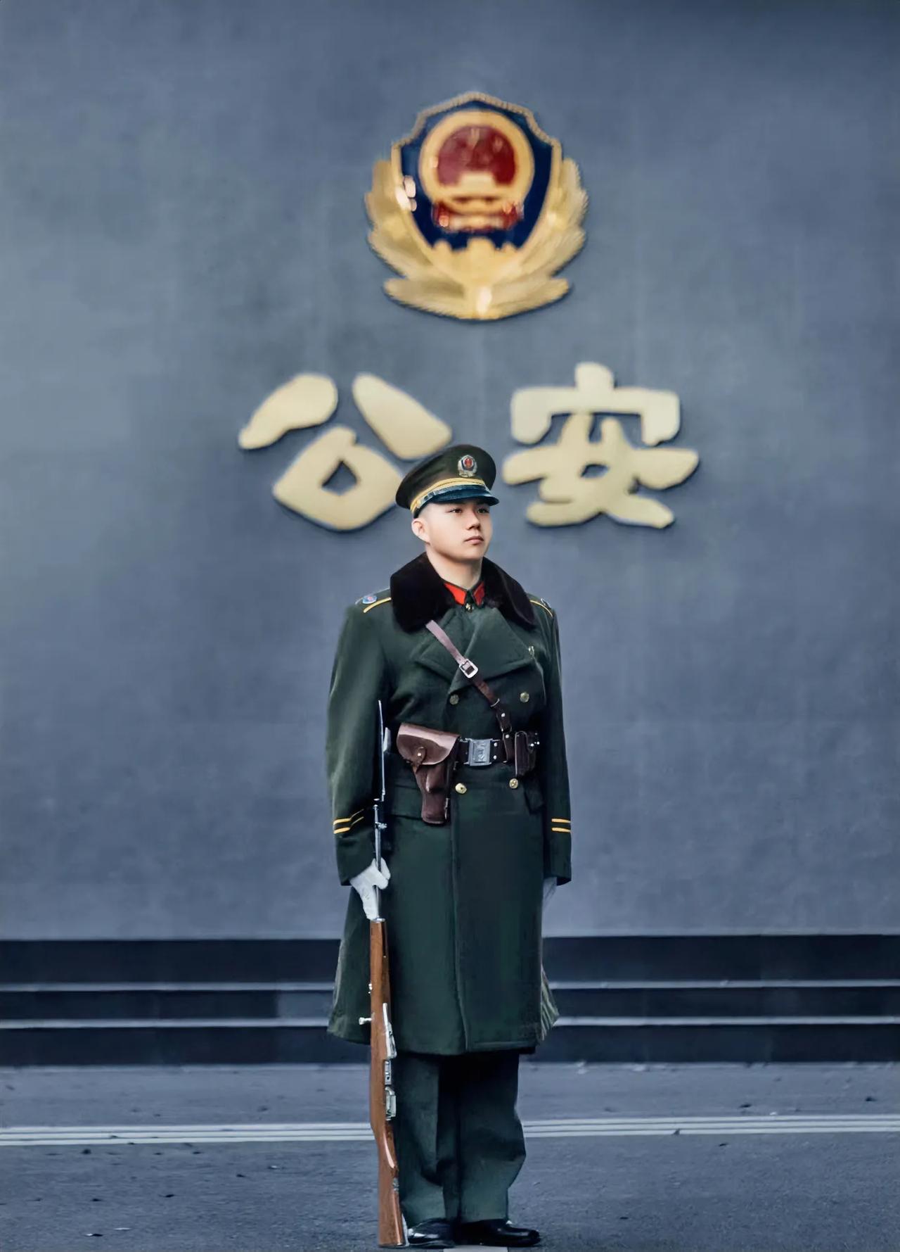 中共宁晋县恢复建立行政机构
    1973年3月1日，中国人民解放军河北省宁晋