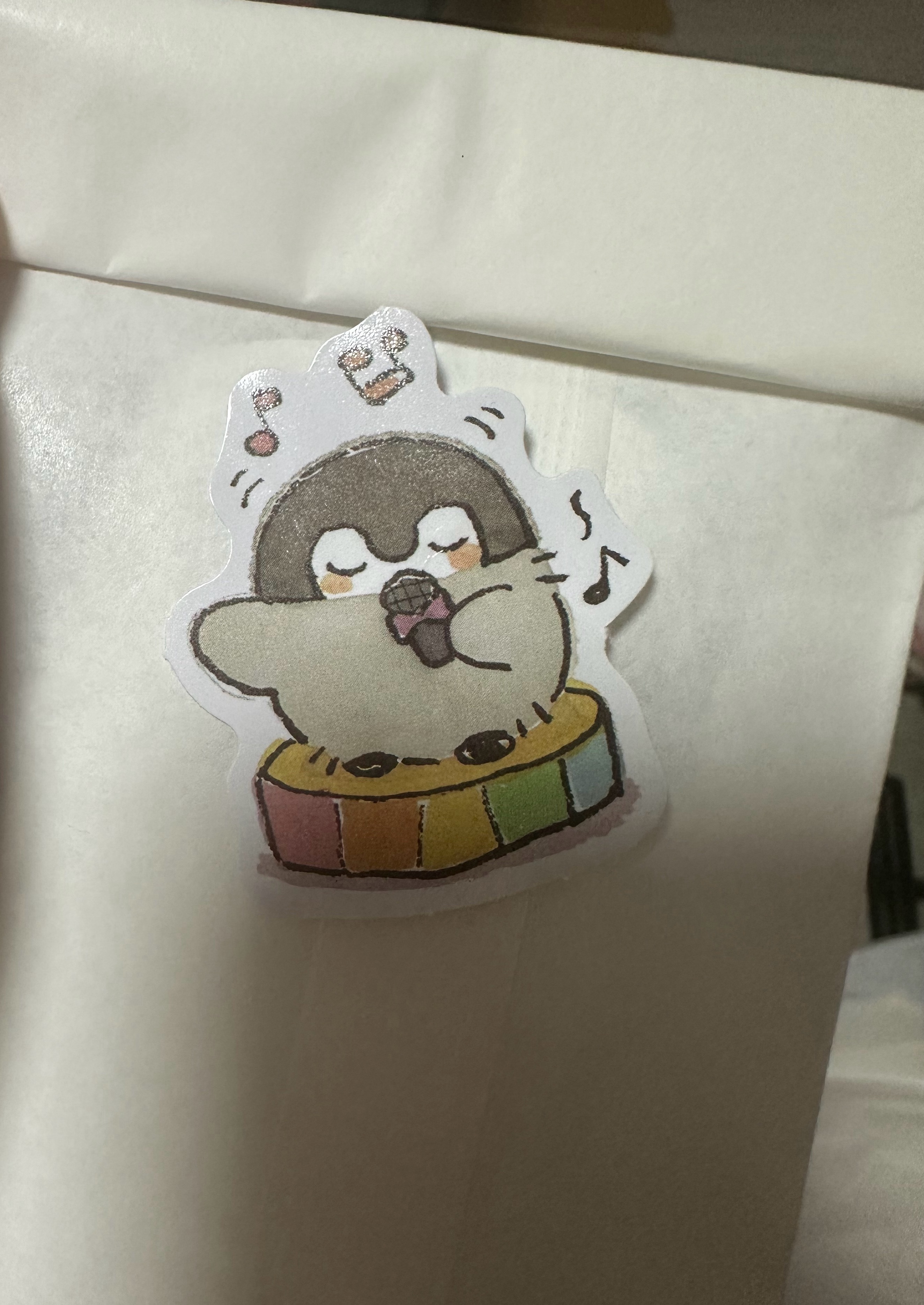 拿到这张舍不得贴了，好可爱啊小普鹅本鹅来的 ​​​