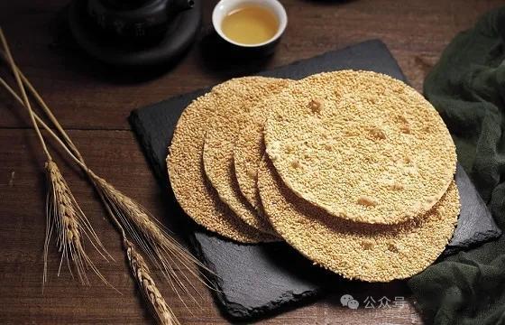 爨（cuàn），陕西蒲城县方言，灶火烘烤、柴火与食物混合的焦香味。
      