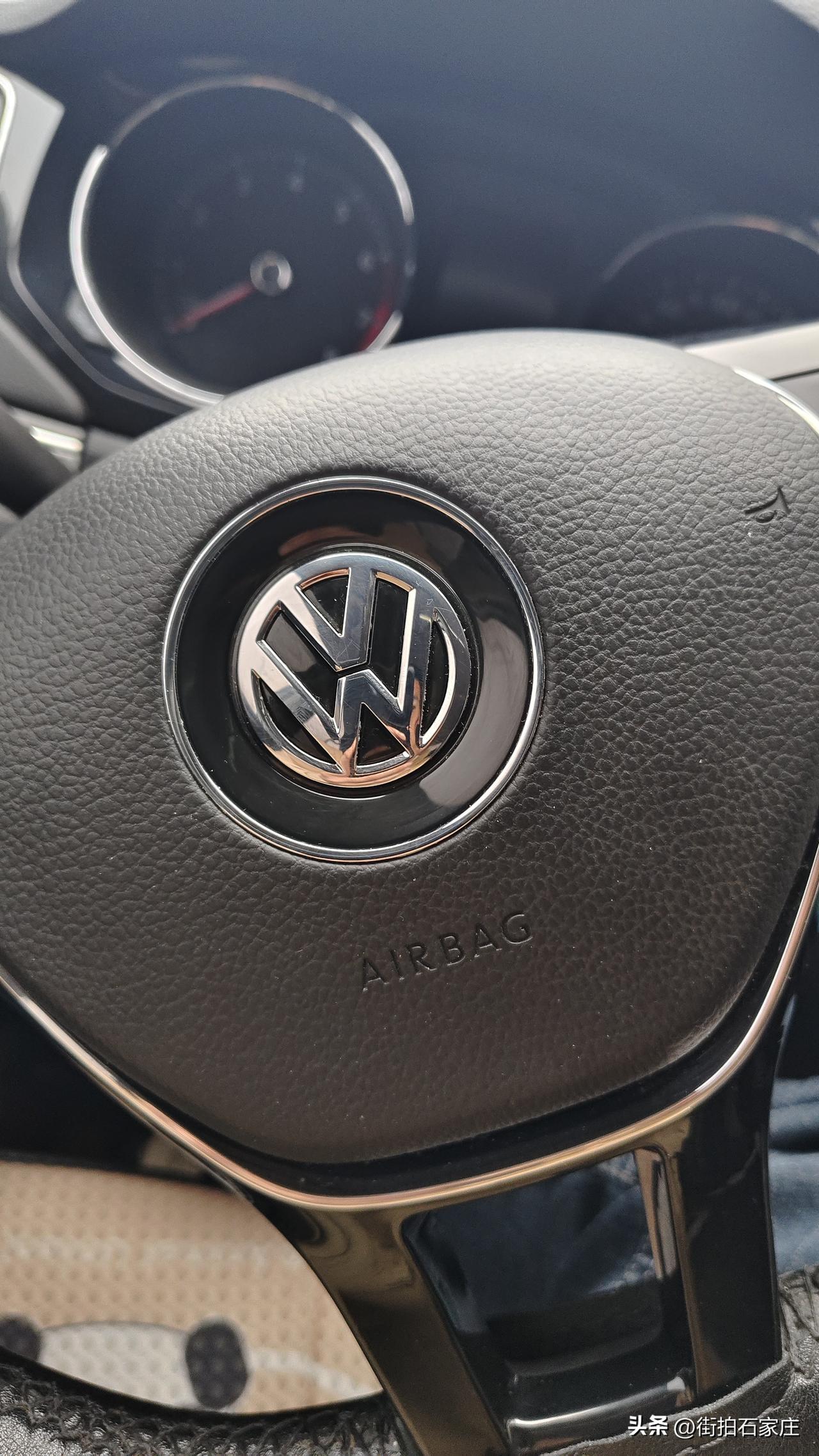 飞驰人生3，给我的最大观后感，就是我的大众手动挡，还能再战斗20年！
漂移过弯道