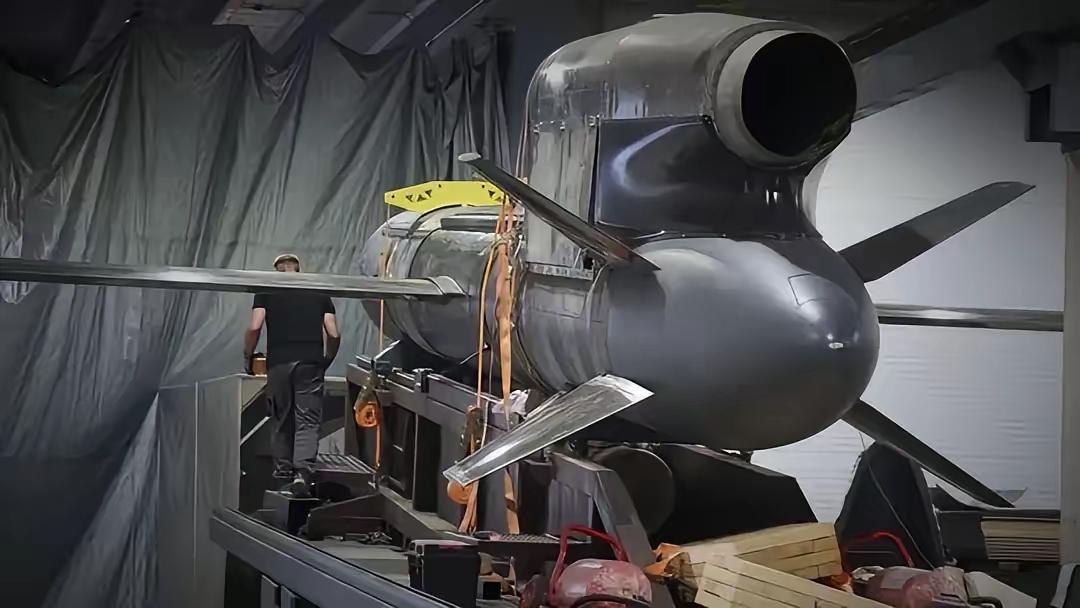 乌克兰大杀器即将列装
​《简氏防务周刊》报道，乌克兰自主研发的两款核心导弹，FP