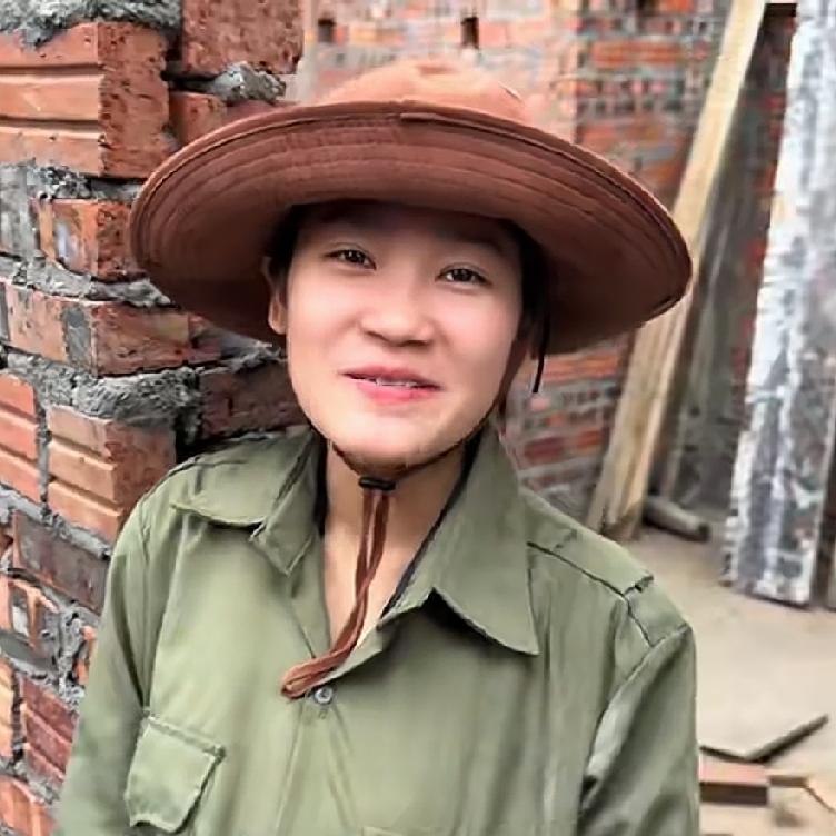 小松和秋秋下定决心暂停装修越南省城安沛民宿的建设。他们准备盖到清水房就结束这一段