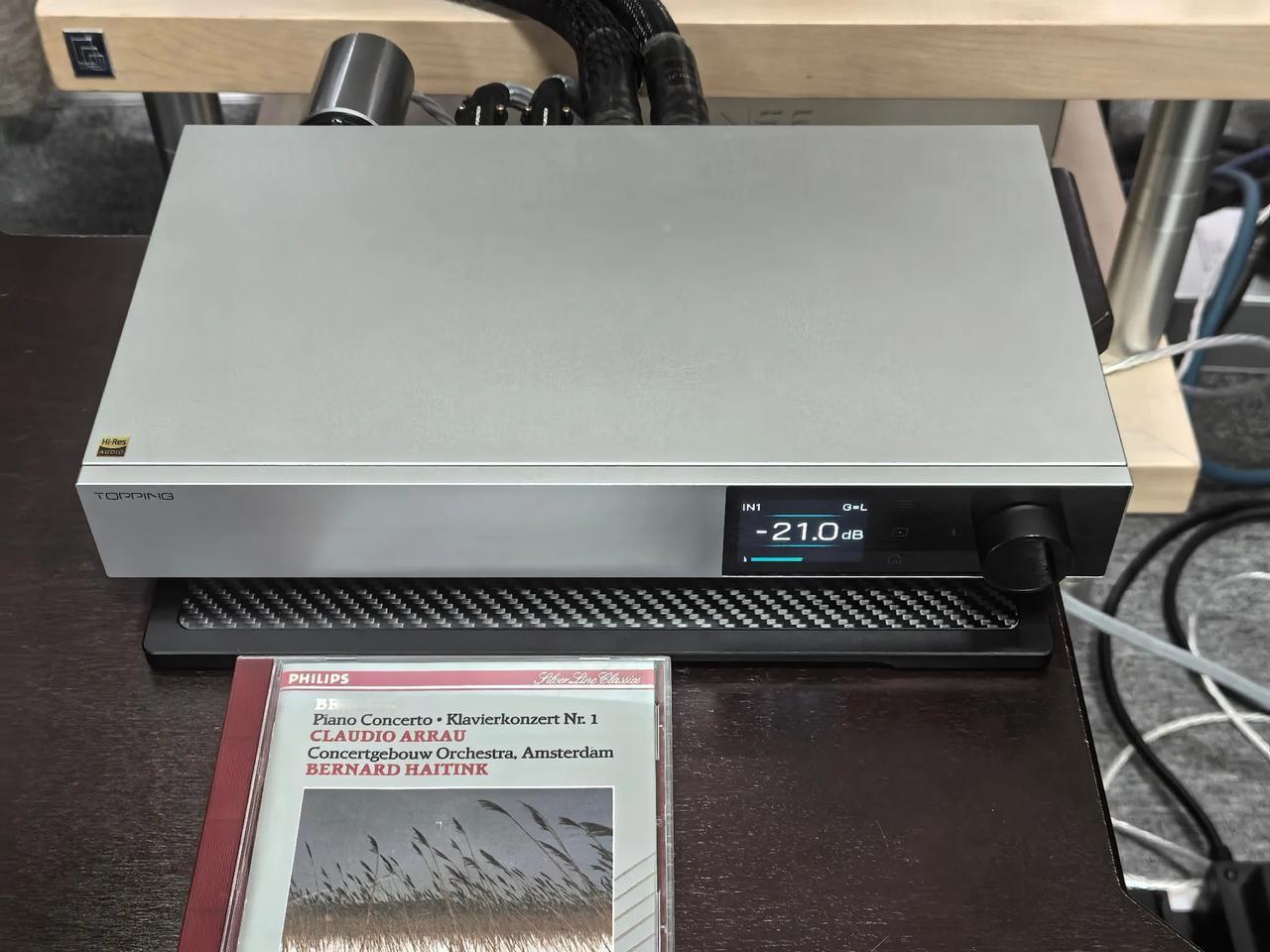 搭配美国ARC的VT80SE胆后级，我用了国产拓品新出的旗舰晶体管前级PRE90