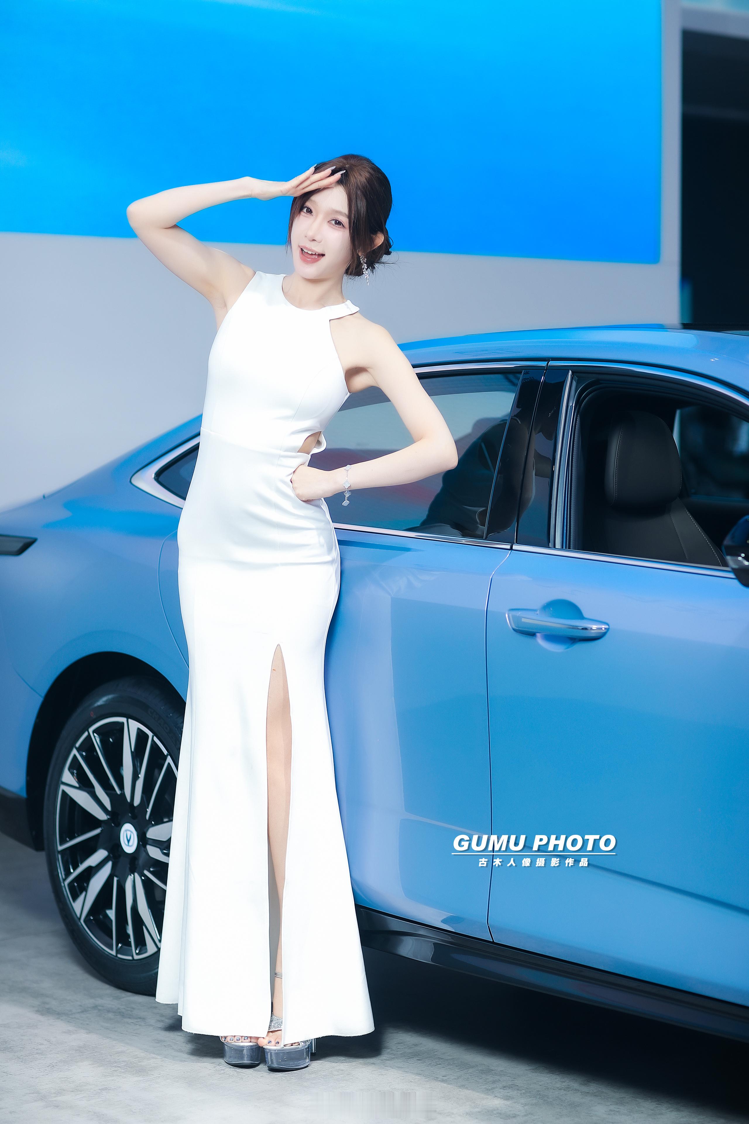 2025重庆汽车消费节长安汽车展台模特小姐姐。2025重庆汽车消费节      