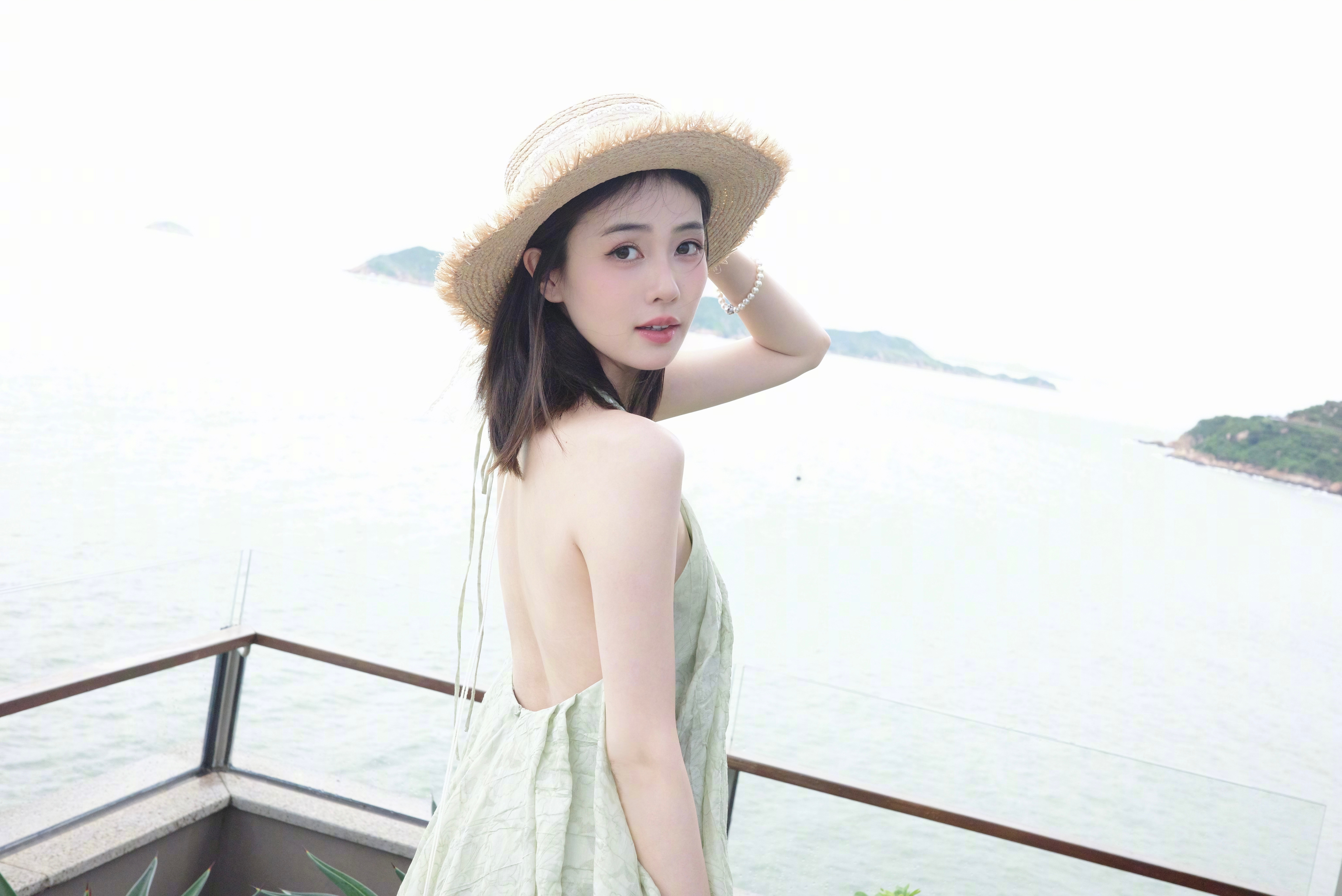 世界欠我一个初恋[超话]  落日温柔人间，所有浪漫都为你而生白鹿 🥀白鹿王韵娜