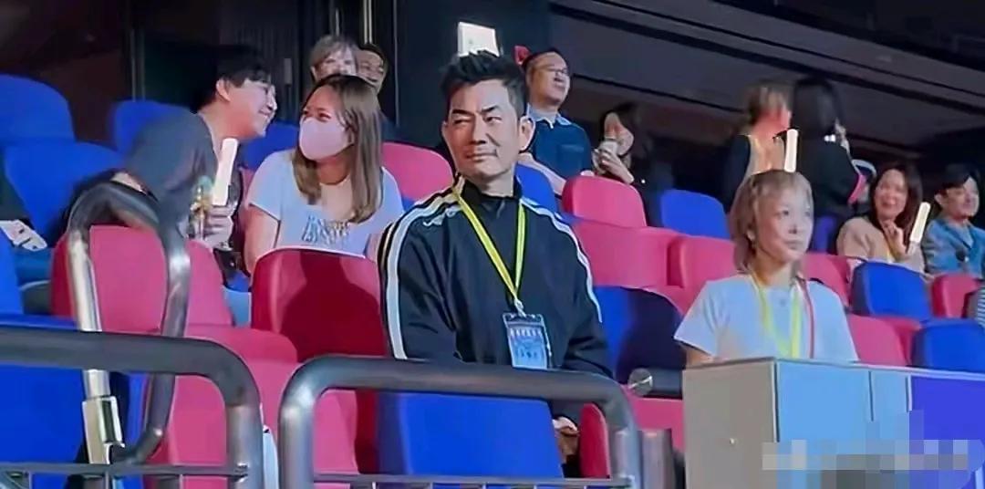 好男人就是任贤齐，任贤齐就是好男人，有才有财如他，和妻子恩爱携手同行数十年，他是