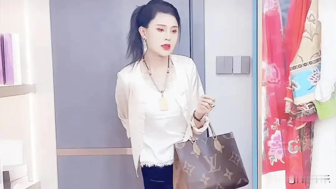 遇害网红罗大美的妹妹真的太让人心疼了😭 8月2日，妹妹尚女士接受采访时说，如果