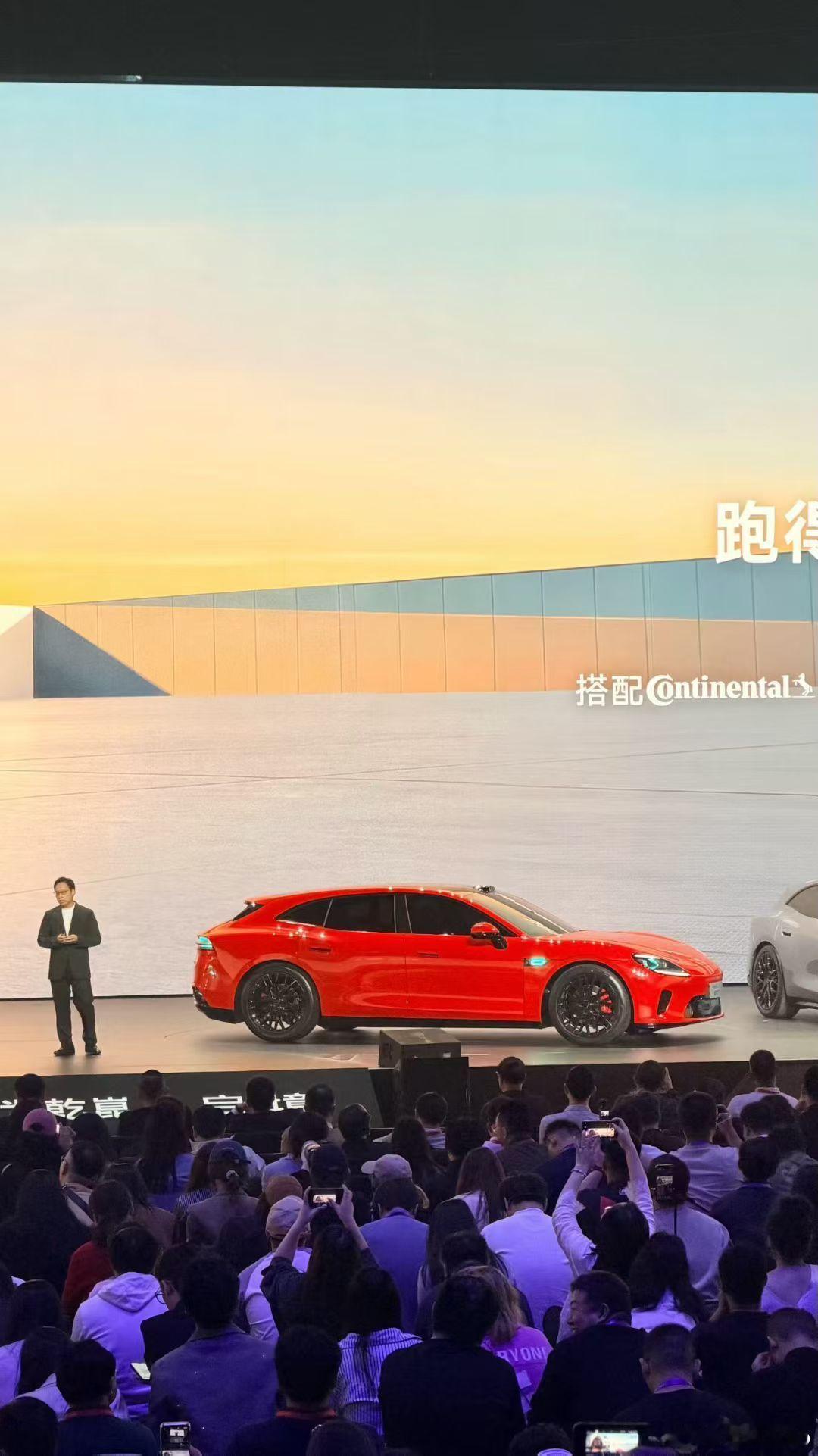 广汽华为合作的启境GT7发布了，30万起配华为全家桶896线激光雷达鸿蒙座舱XM