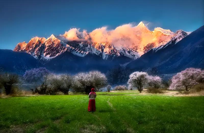 人活一辈子，图的东西还真因人而异。有人图体验，看遍世间美景，尝遍各地美食，在爱与