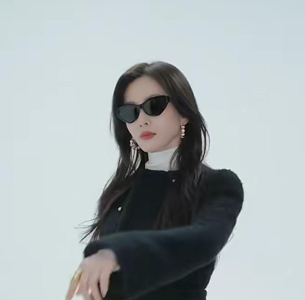 刘诗诗工作室藏高人？纯黑造型质感封神，38岁美出新高度
 
38岁刘诗诗凭一组纯