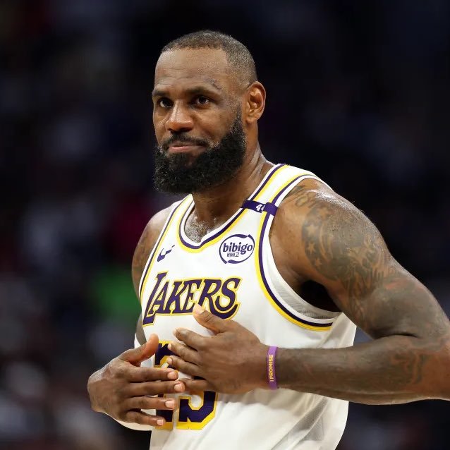 如果勒布朗本赛季再缺席一场比赛，他将失去季后赛奖项的评选资格。他连续21年入选N