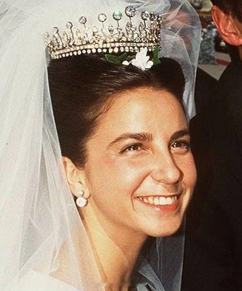 介绍一对属于葡萄牙布拉干萨公爵夫人伊莎贝尔的钻石耳环，伊莎贝尔即葡萄牙废黜王室族