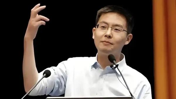 8月19日宇树科技科创板挂牌，开盘涨幅超500%，市值超3500亿。王兴兴合计持