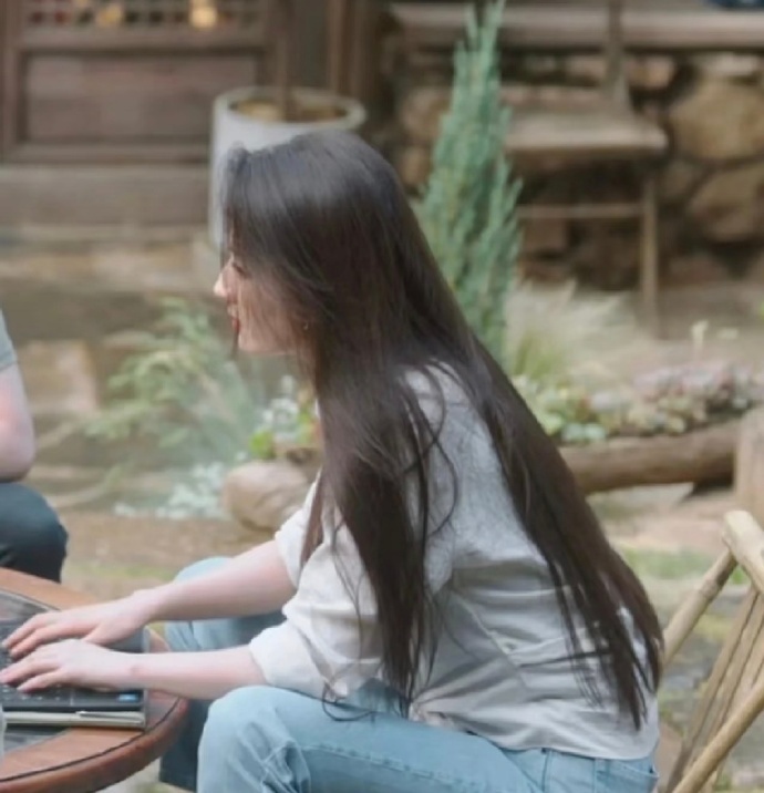 为什么女孩子长大了都喜欢披着头发呢 