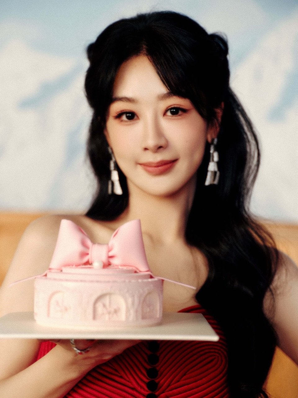 杨紫不用证明什么杨紫红裙猫女杨紫红裙猫女 ​​​