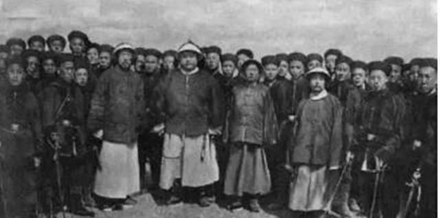 1863年，53岁的太平军沃王张乐行因叛徒出卖被俘。正要凌迟受刑，僧格林沁却说，