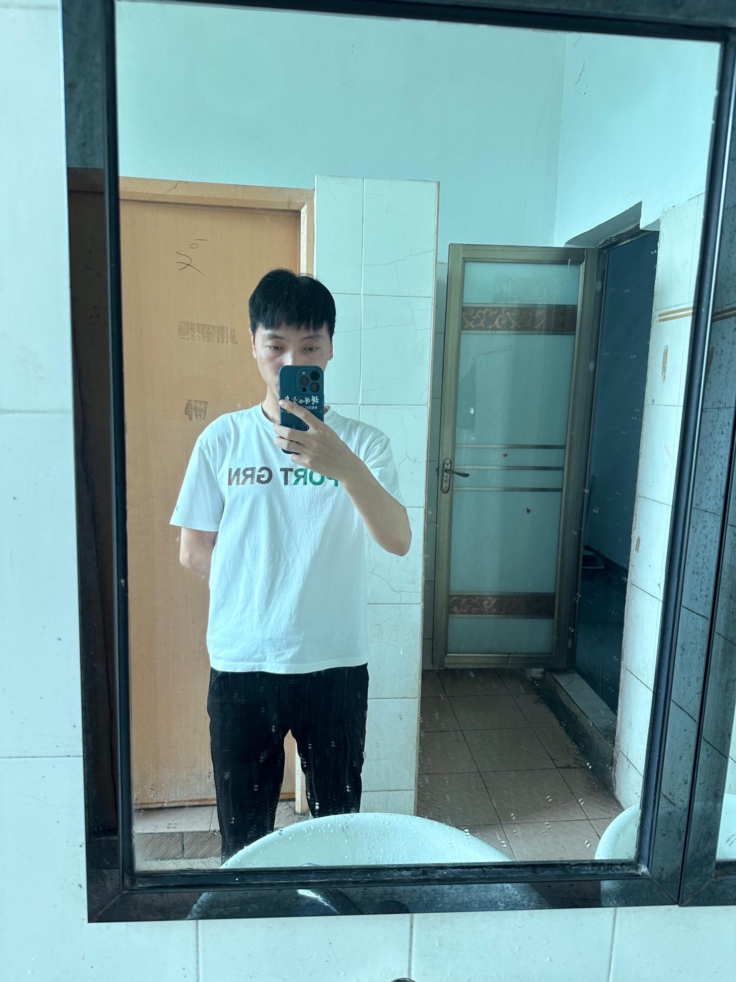 每天都说不想上班，但是每月都满勤、真是服了自己