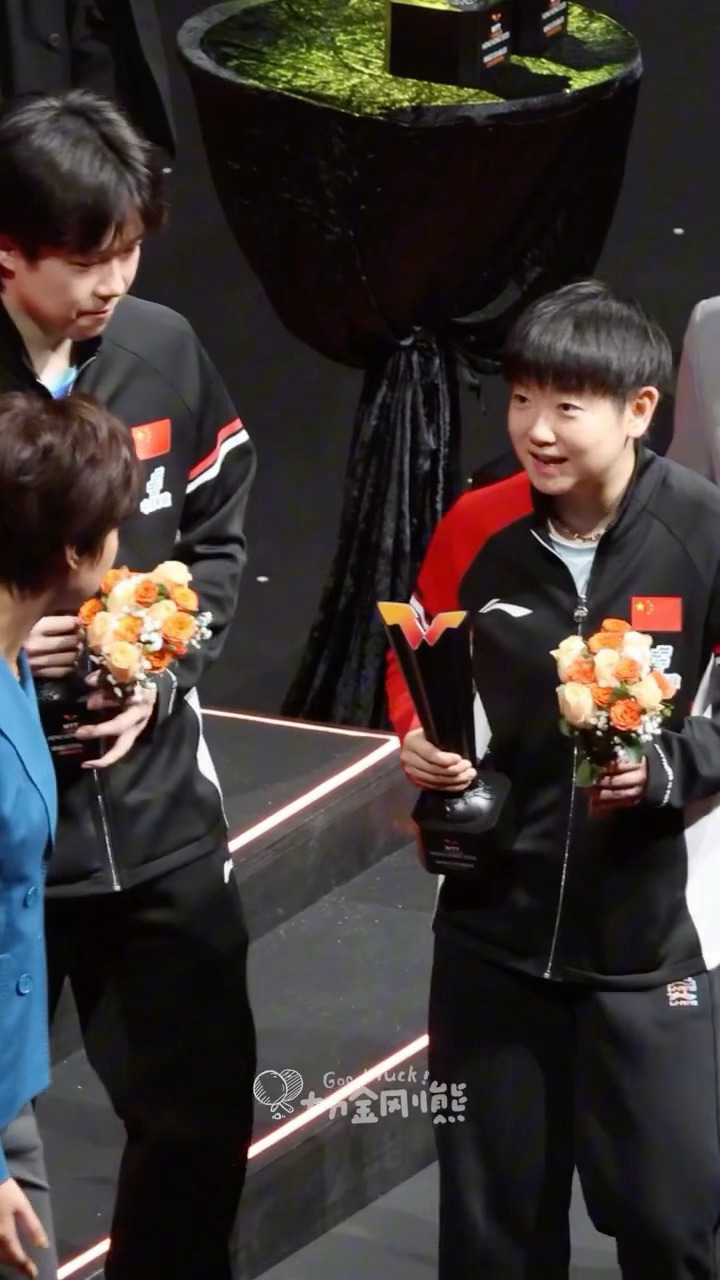 “您下次还来颁奖吗” 