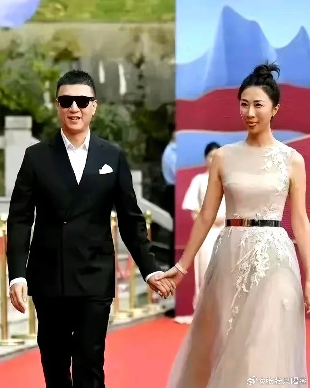 看了孙红雷的现任妻子，一下就明白了。王骏迪，85年的，比老孙小了整整15岁！关键