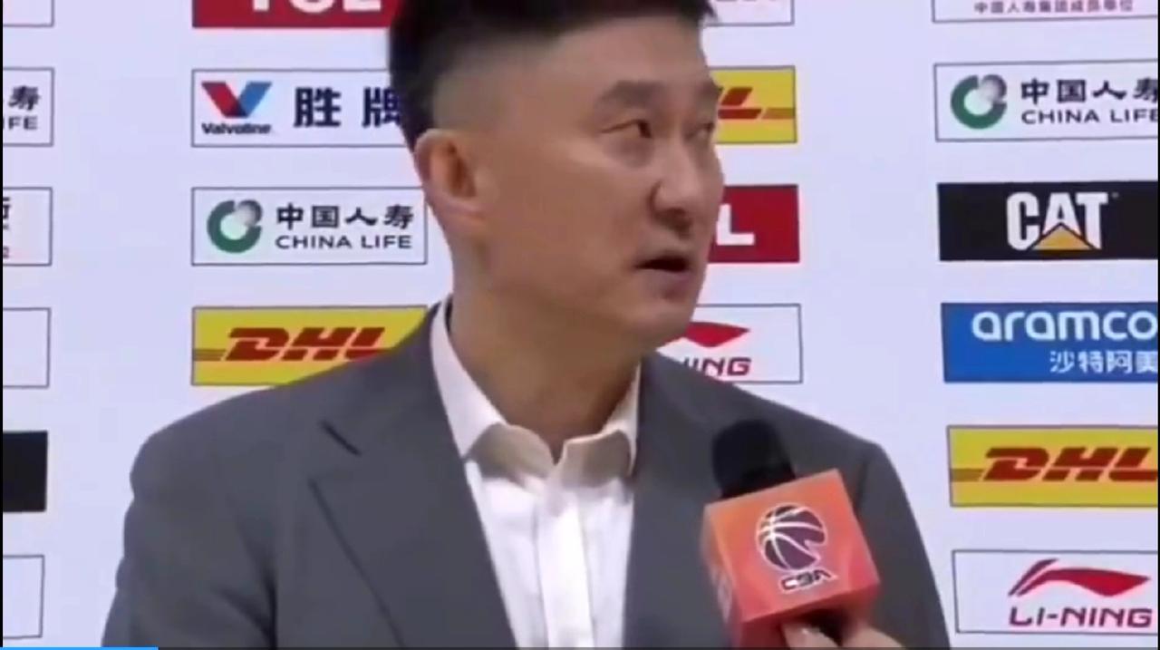 杜锋赛后夸青岛队，涉嫌有些太得瑟，刘维伟居然归罪篮板球吃亏

奎因和萨姆那失误1