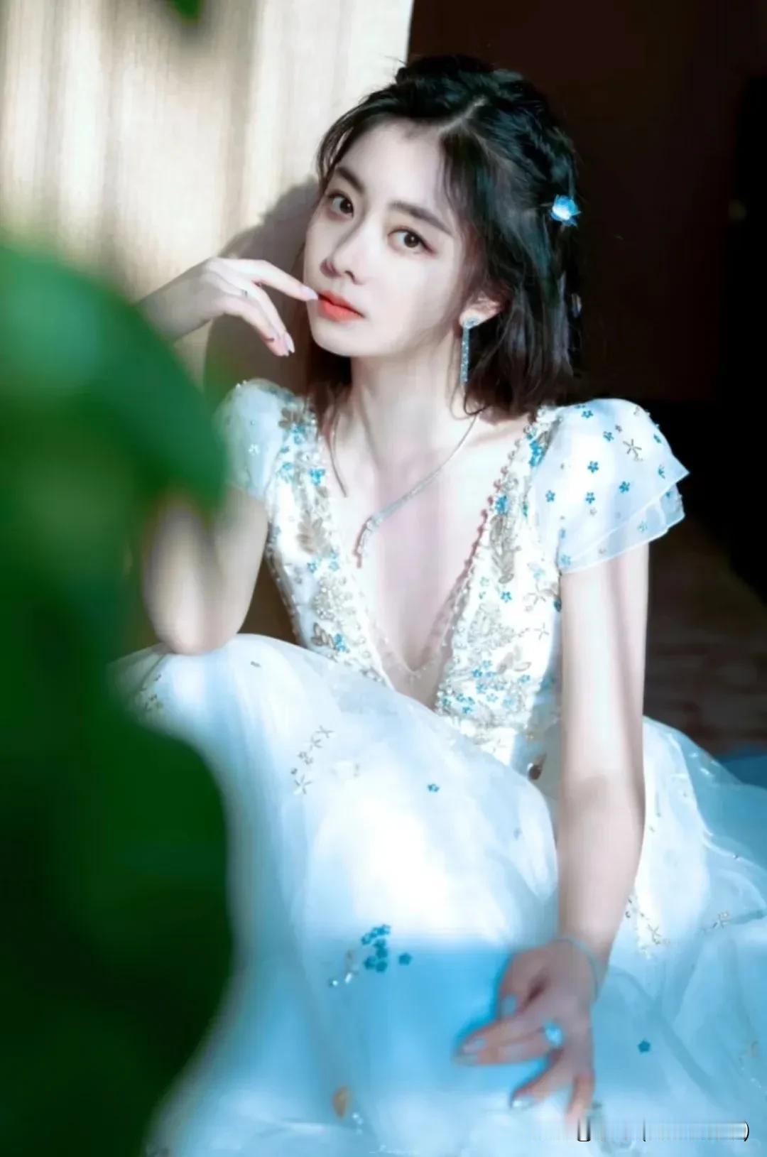 娱乐圈八卦风暴：明星众生相，奇葩与无奈尽显

娱乐圈这八卦风暴，刮得人眼花缭乱！