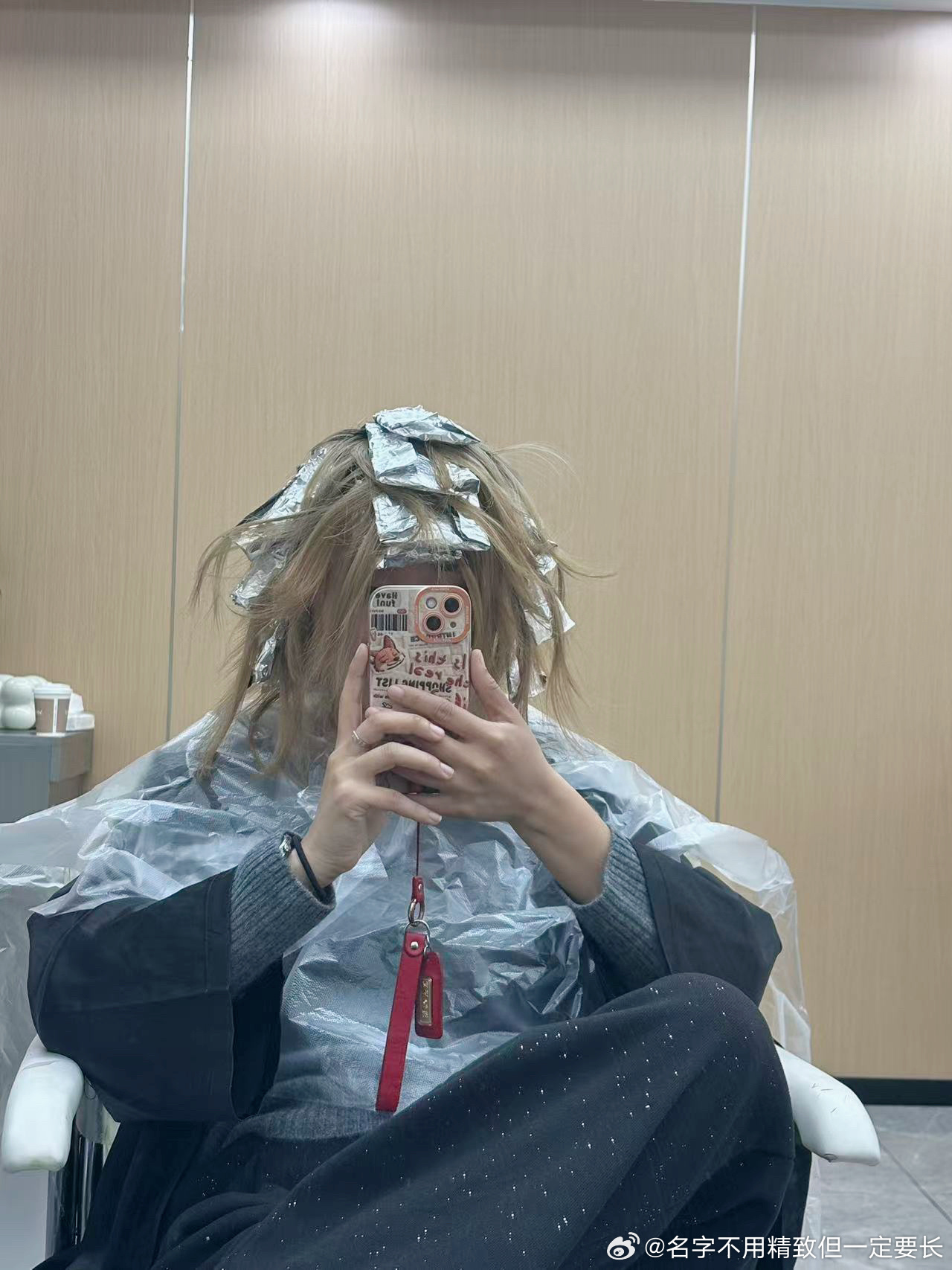 别人每到换季换衣服，她是每到换季换发型