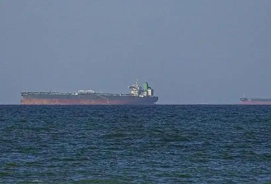 伊朗太聪明了，美国要封锁霍尔木兹海峡，伊朗就直接宣布只要不是军事船只，就可以自由