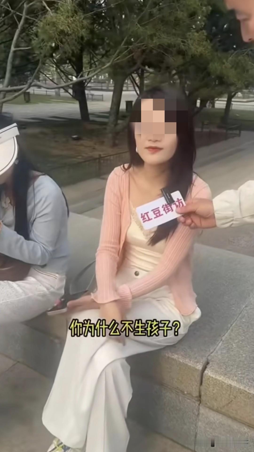 集美们又有新赛道了！
以前谈高彩礼，吐槽婆媳关系，抹黑救人的性骚扰，现在又抵制生
