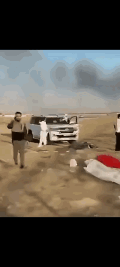 美军飞行员的这一跪，简直就是美国的耻辱啊！如果说科威特民众没有认出这是美军飞行员