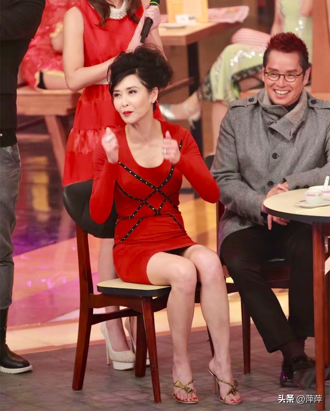 2013年2月叶玉卿录制《TVB新春黄金庆典》时的现场照片，当时她为宣传复出电影