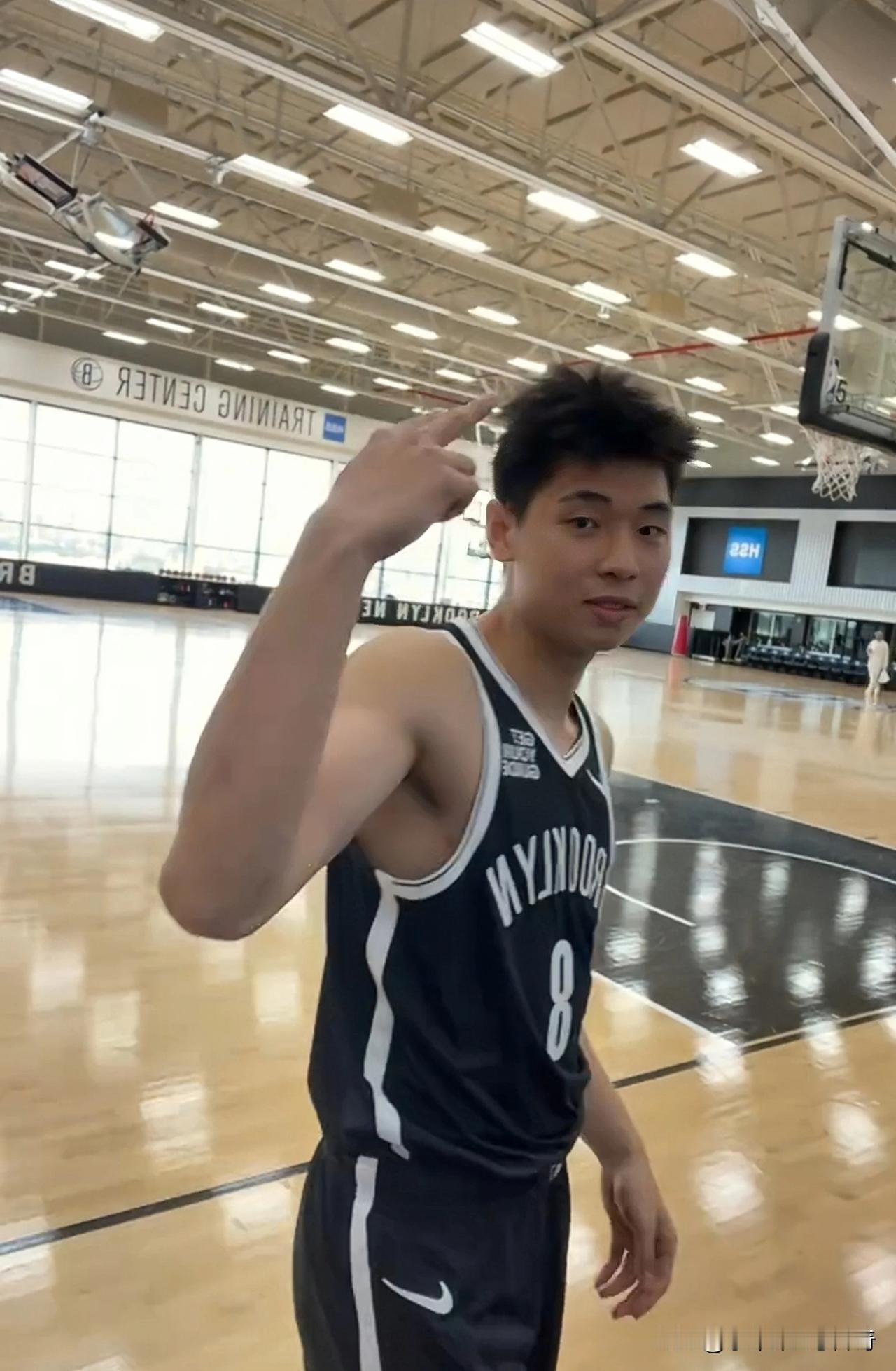 中国男篮球员崔永熙谈自己篮网一直没有获得太多出场机会，他表示：我觉得我还有很多地