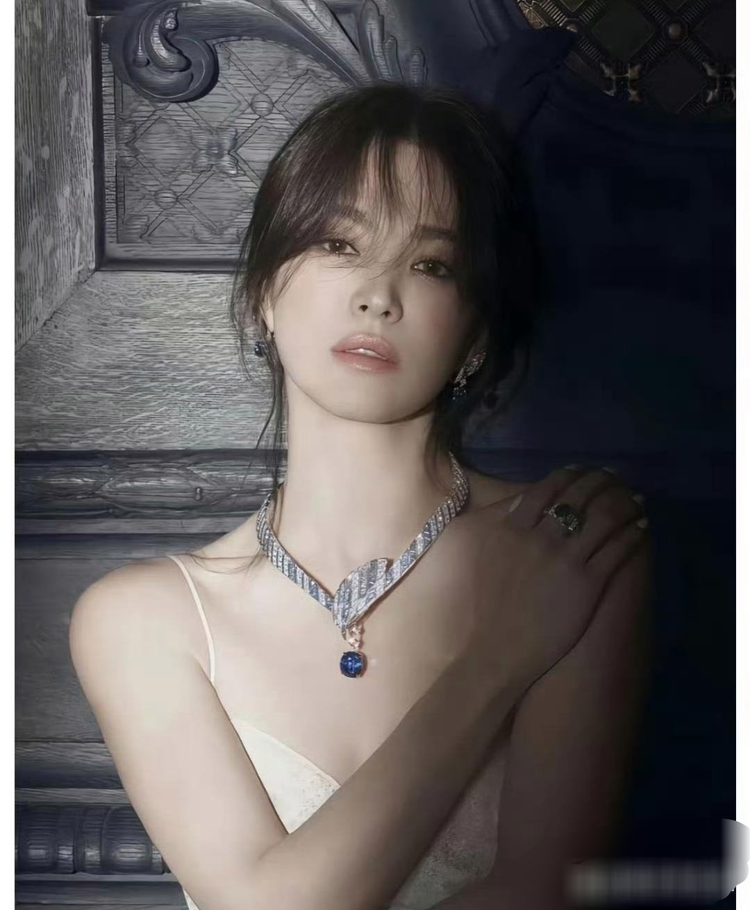 宋慧乔从出现开始就美得在发光宋慧乔真的是从小美到大的国民女神，这张脸真的怎么看都